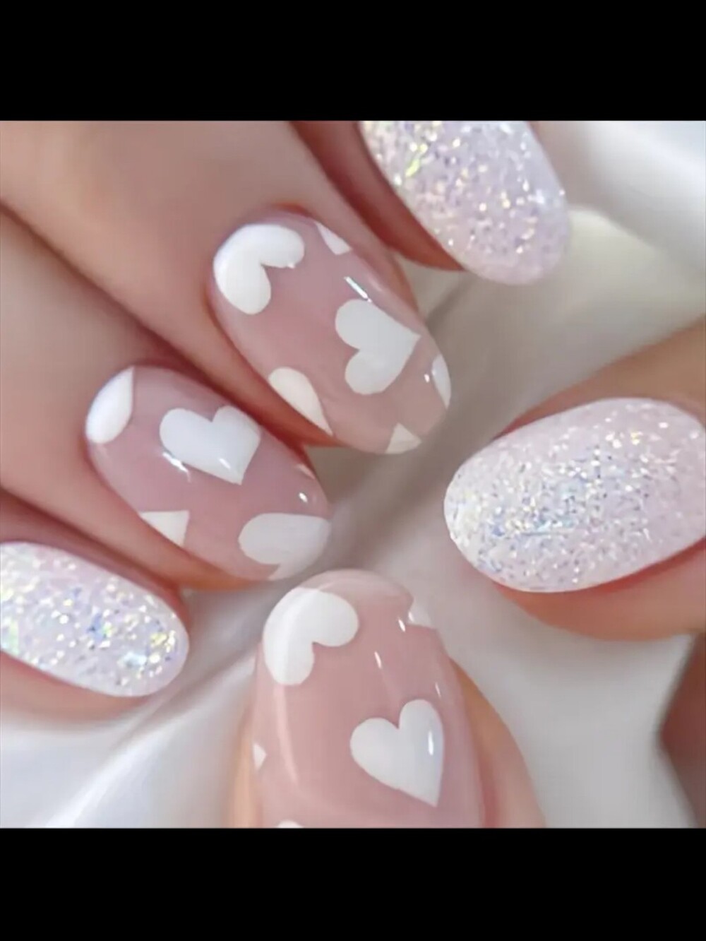 24pcs Short Oval Nude Mini Heart Glitter Full Coverage False Nails